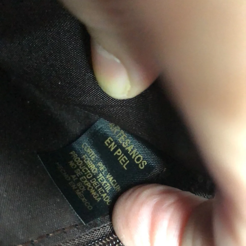 NWOT Artesanos en piel wallet